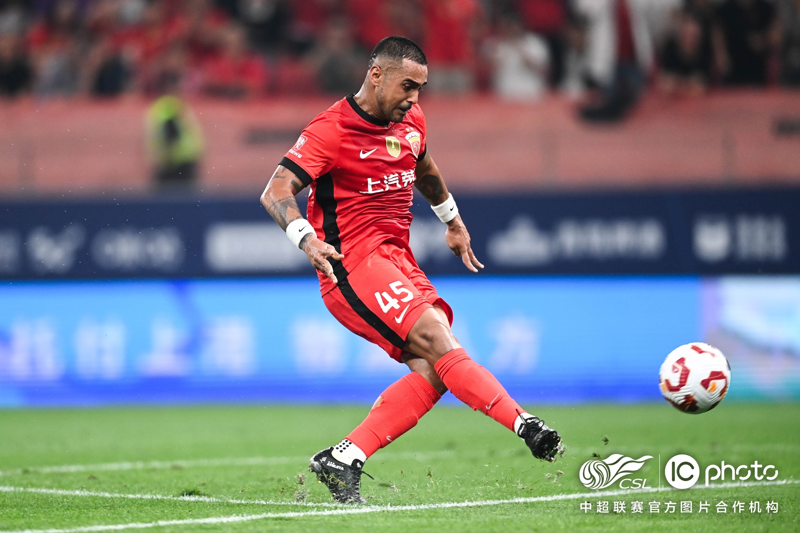 加时末段葡超焦点战，上海海港止住颓势，话题不断，控场能力受关注的简单介绍