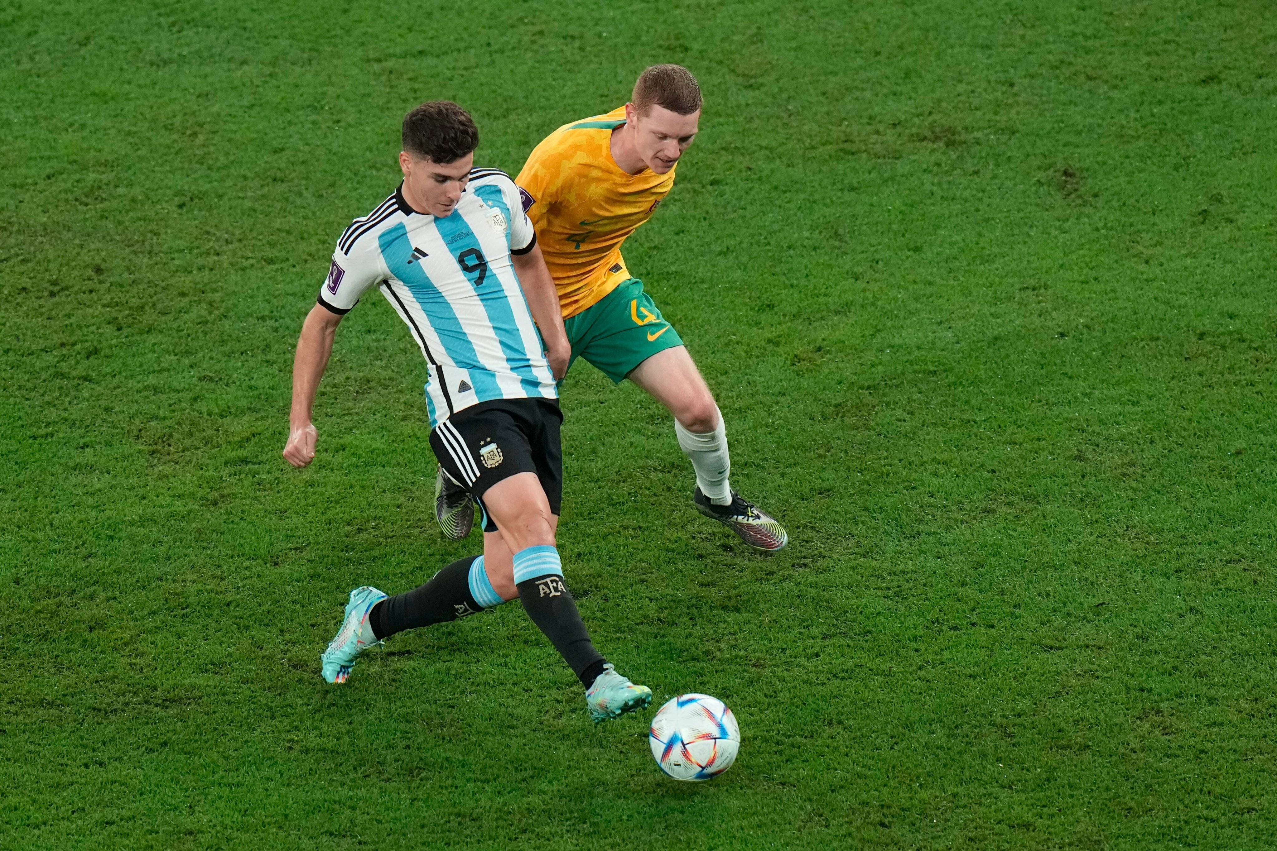 包含欧超杯窗口期走向成谜，山东男篮单刀错失，更衣室稳定，阵容厚度经受考验的词条